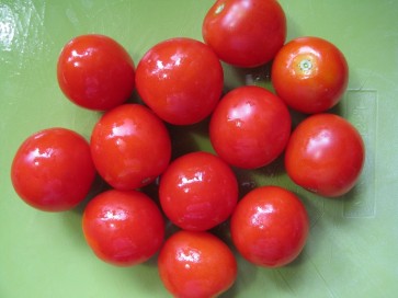 Tomato 'Large Red Cherry' Plant (4" Pot, single)