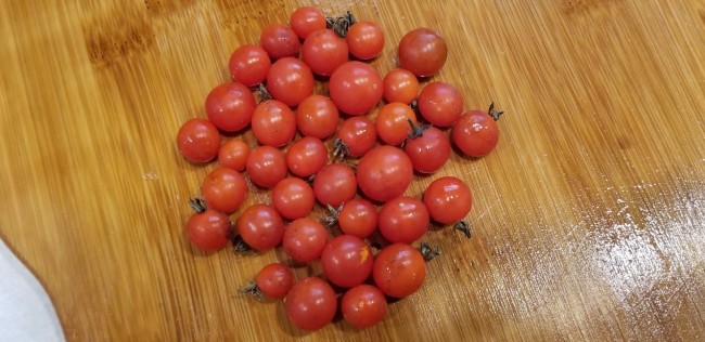 Tomato 'Candyland Red F2' Seeds | Garden Hoard - Certified ...
